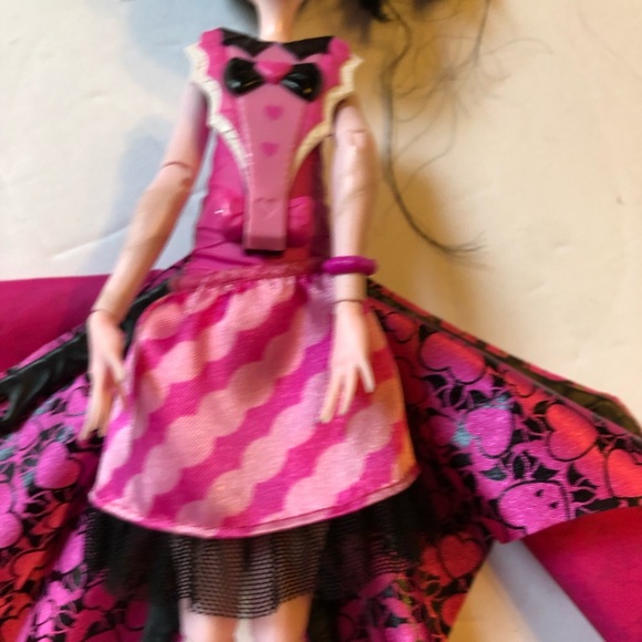 Monster High Draculaura - Ghoul To Bat Transformation Doll - Picture 10 of 14